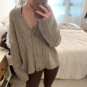 Abercrombie Short Cable Knit Cardigan 🤎